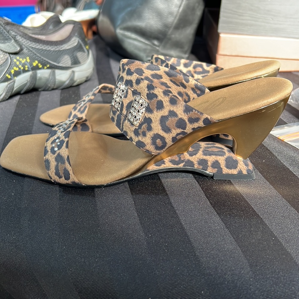 Sooo Cute!!! Onex Leopard Print Ladies Shoes